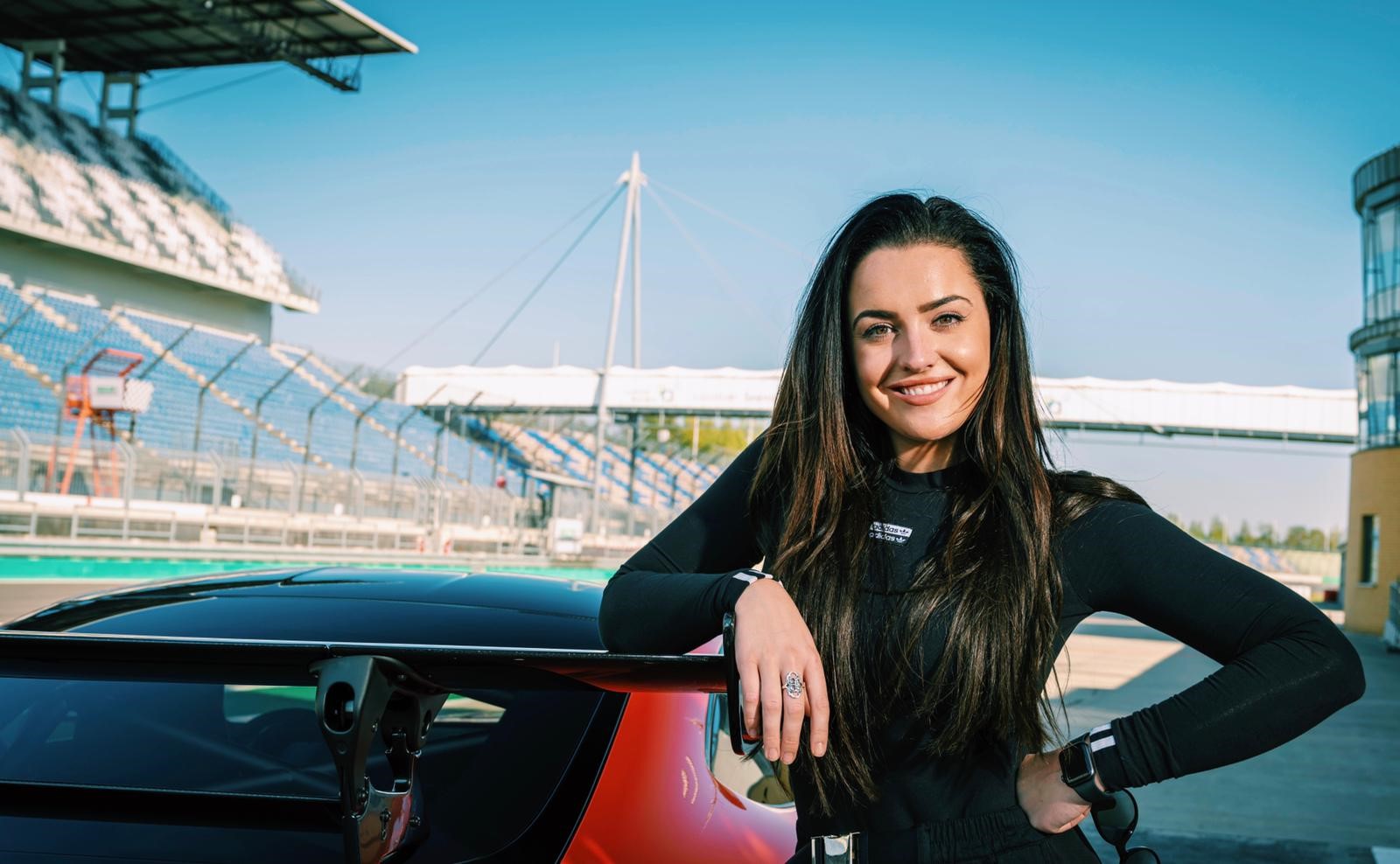automotive-lifestyle-vlogger-and-drift-racing-driver-becky-evans