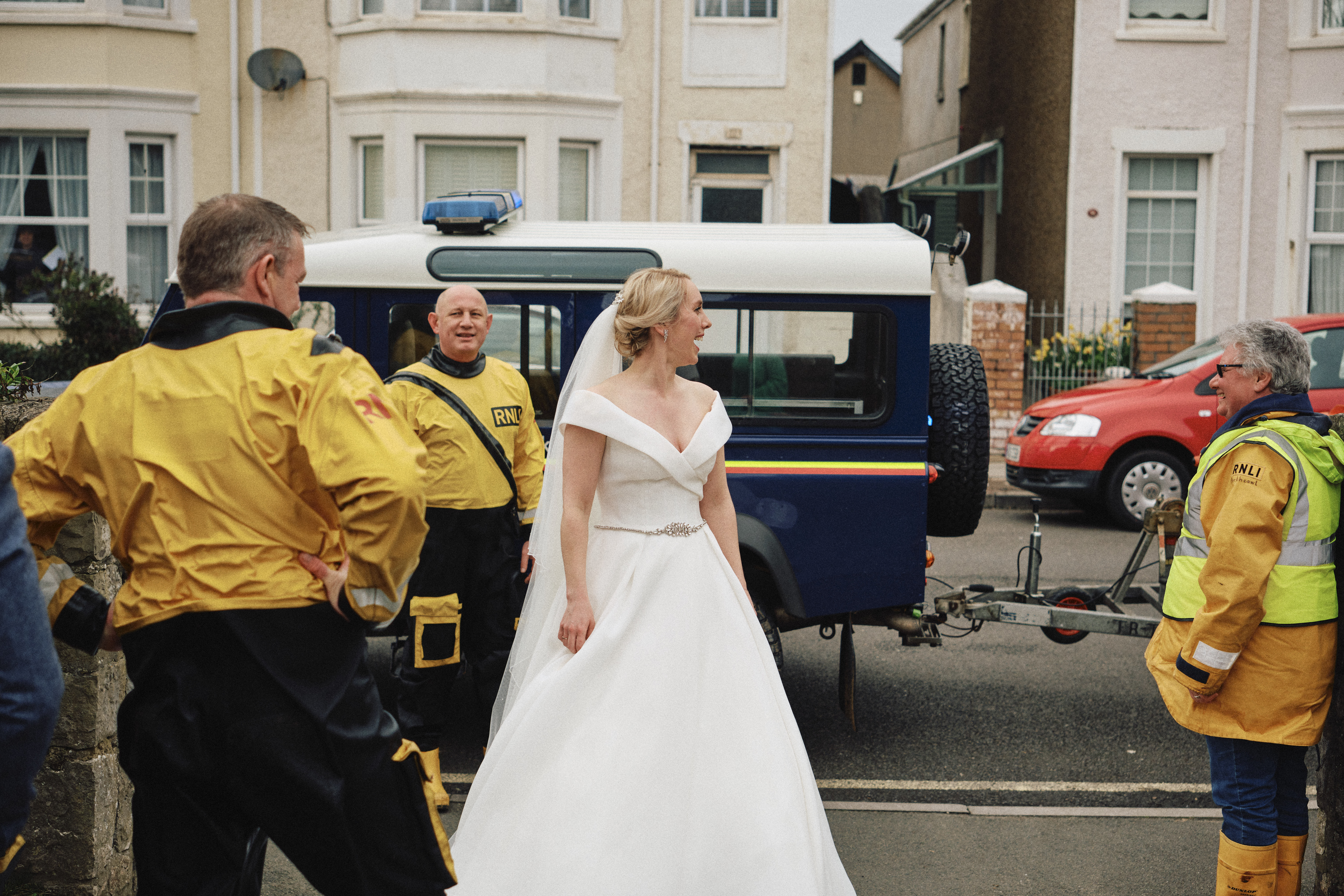 Newly married couple, Reverend Mark Broadway and Jessie Broadway with the lifeboat crew (Image: @hector.and.hardy)