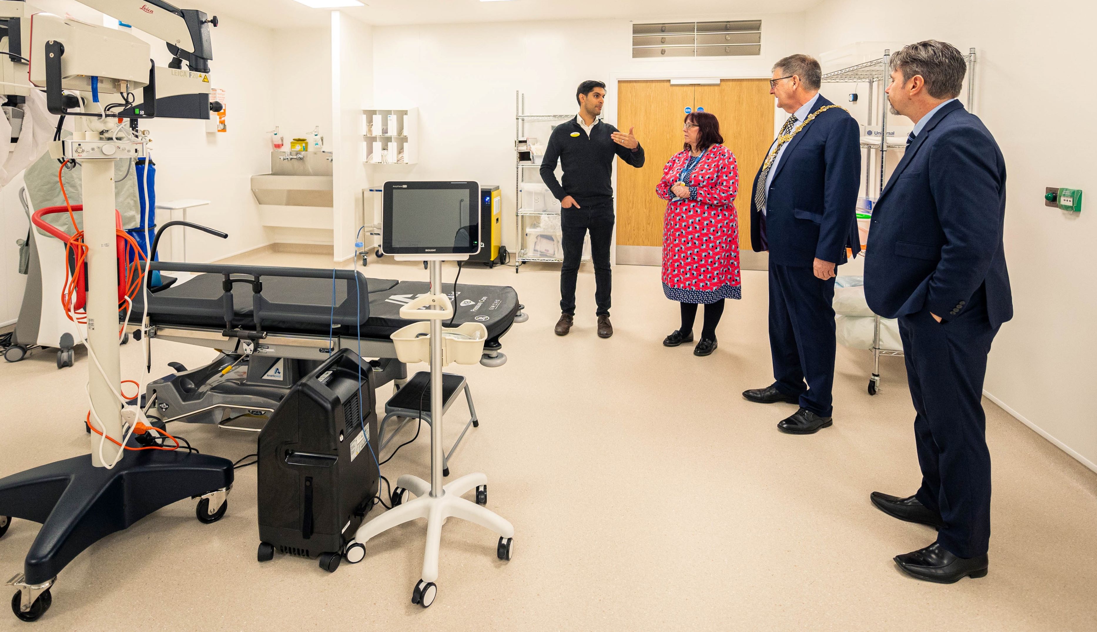 Lord Mayor tours new Swansea eye hospital (2)