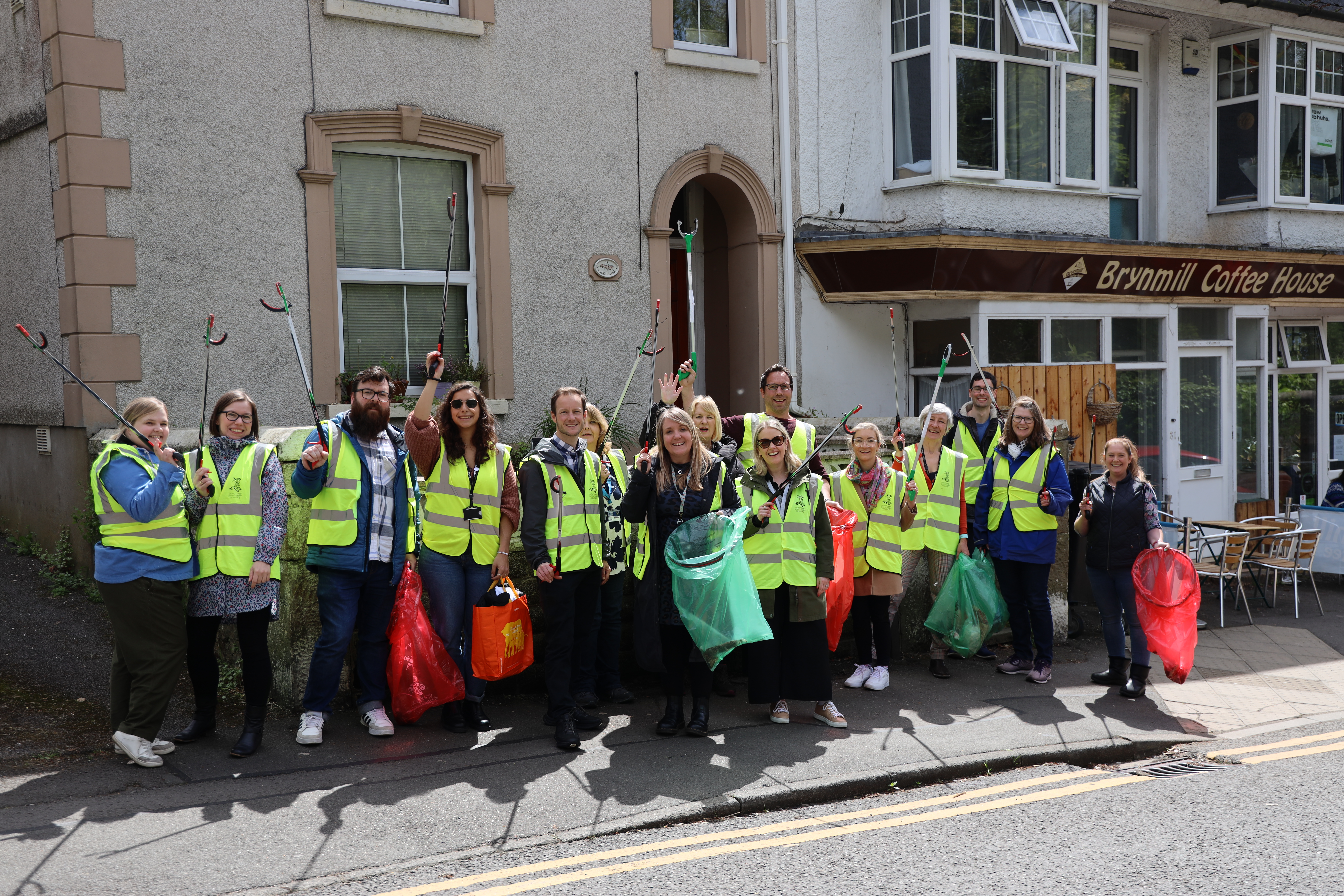 staff and students who took part in the litter pick in Brynmill