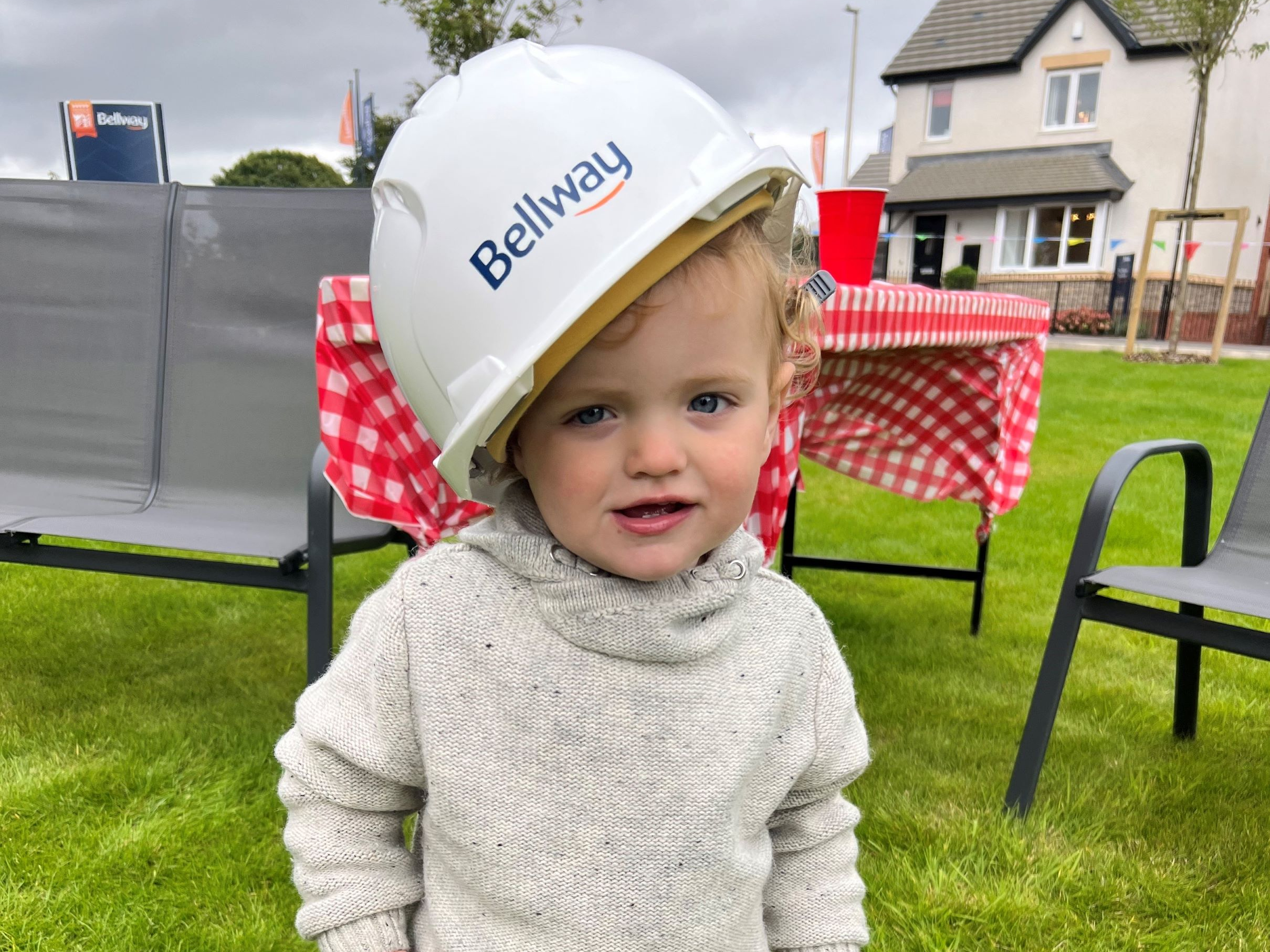 New neighbours at Bellway’s Parc Mawr development in Penllergaer have got together to host a street party.