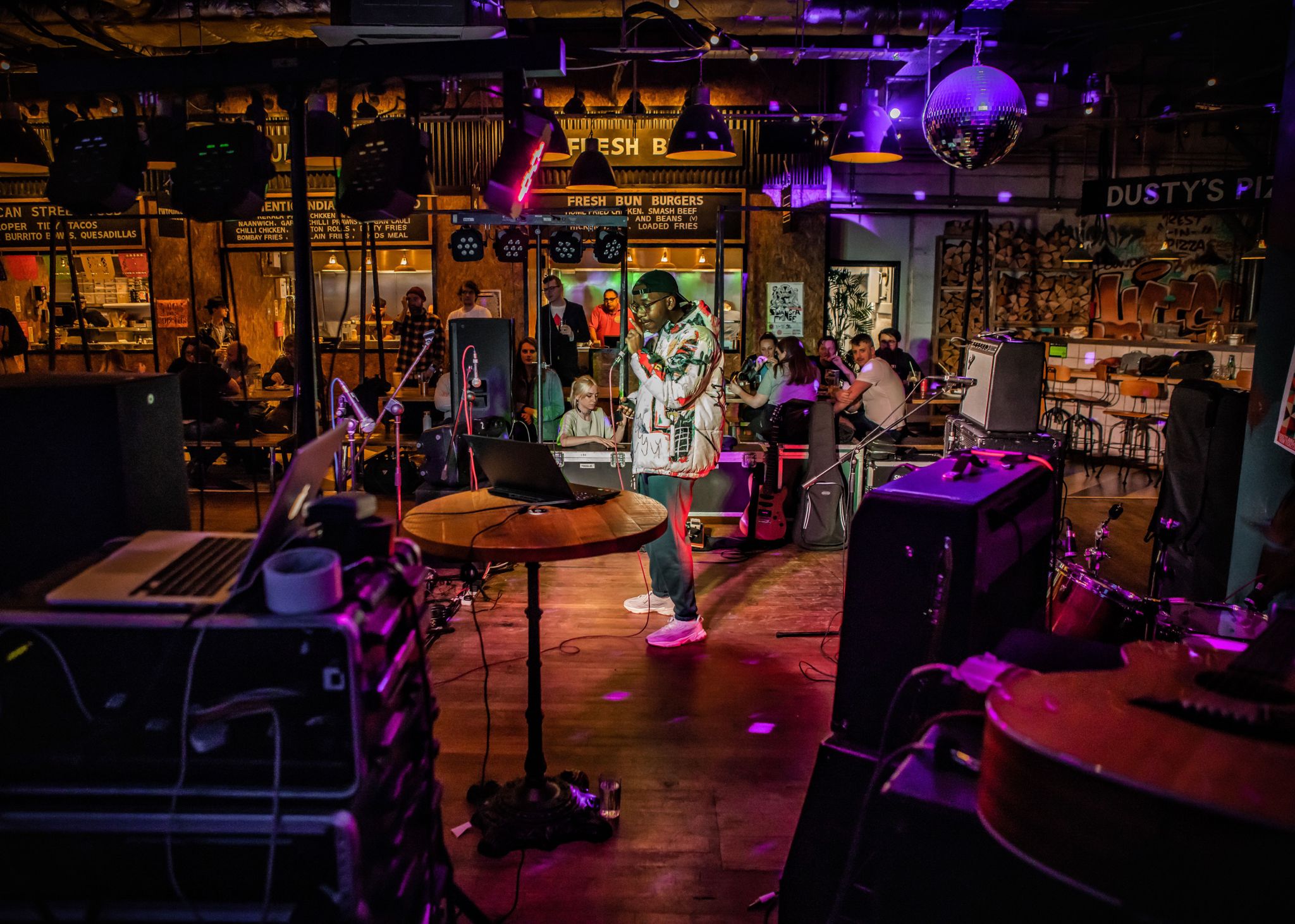 SZWÉ performing at last year’s Fringe launch at Founders and Co.