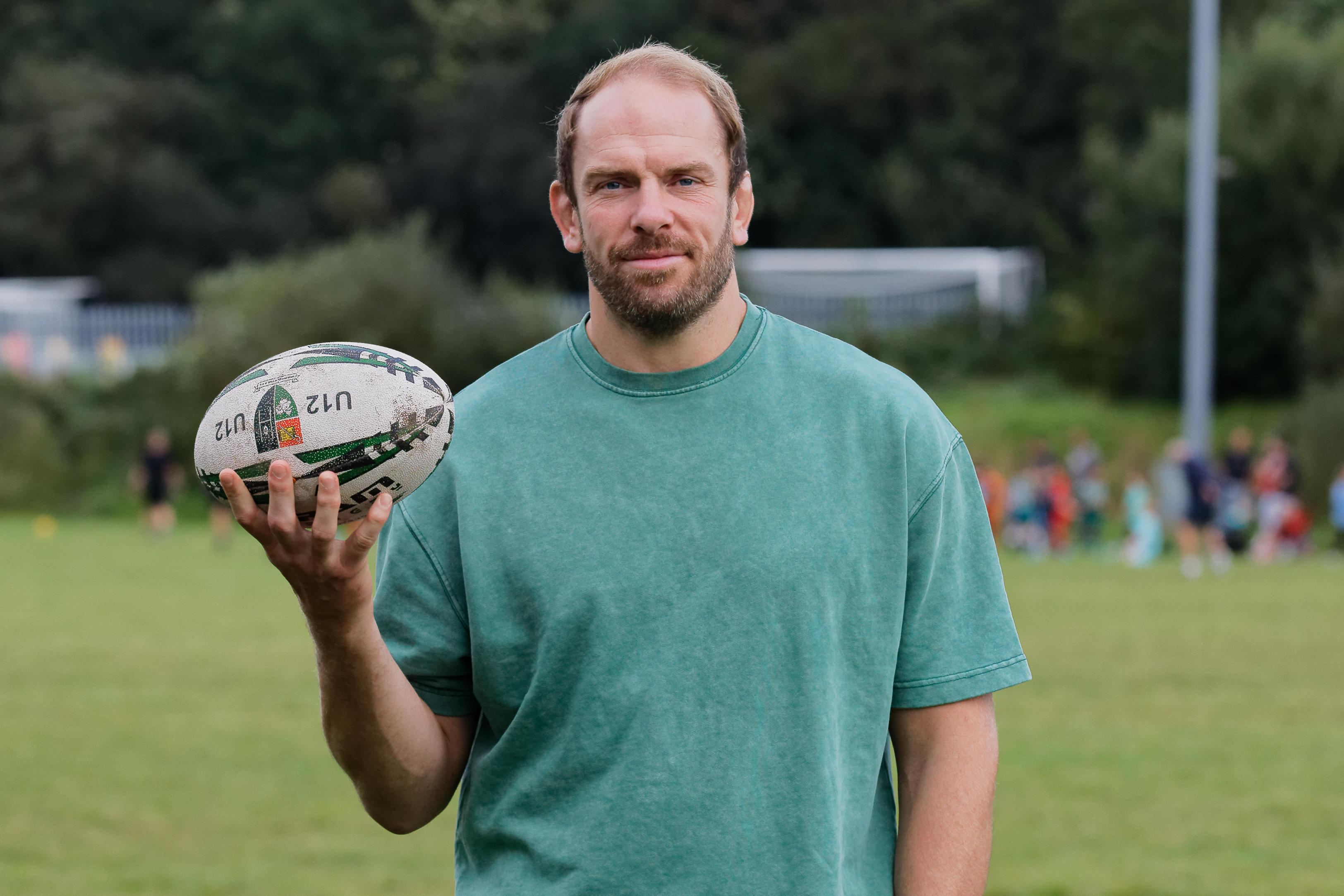 Wales International rugby player Alun Wyn Jones visits Waunarlwydd Rugby Football Club (RFC)