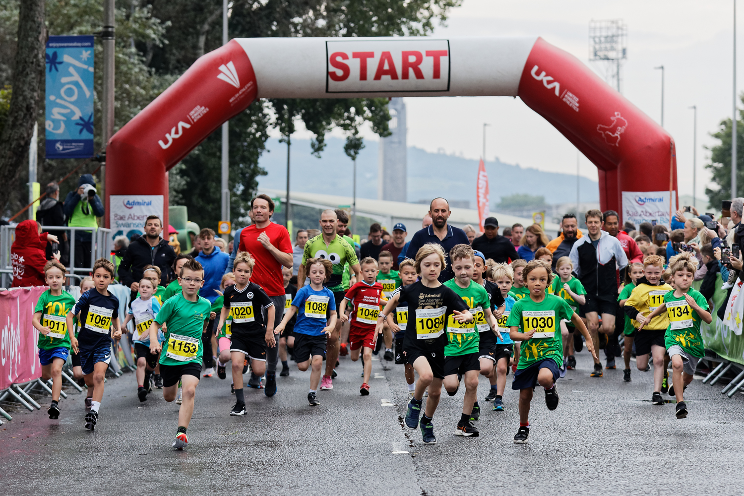 Action from the 2023 Admiral Swansea Bay 10k