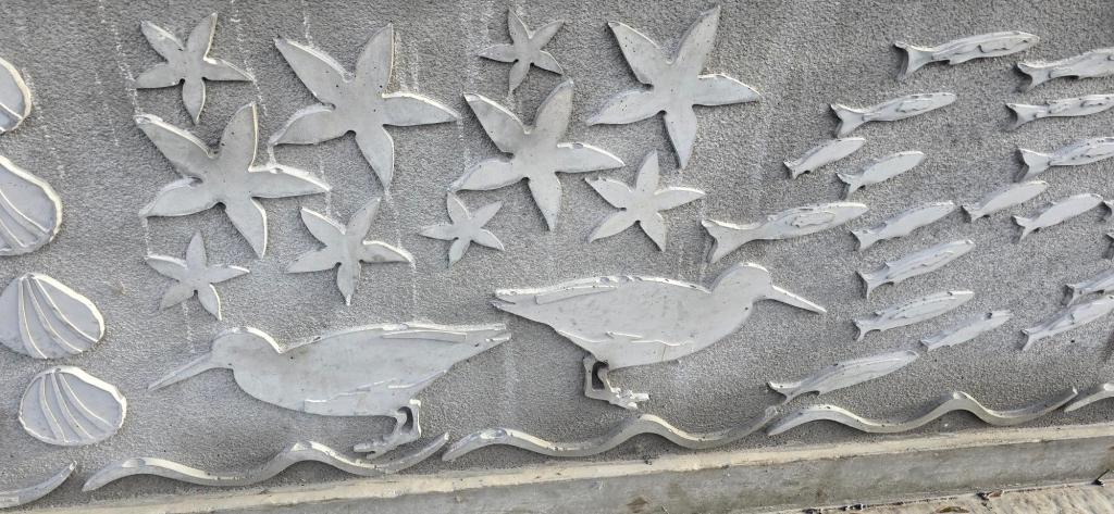 The new artwork on the Mumbles Sea Defence wall
(Image: Swansea Council)