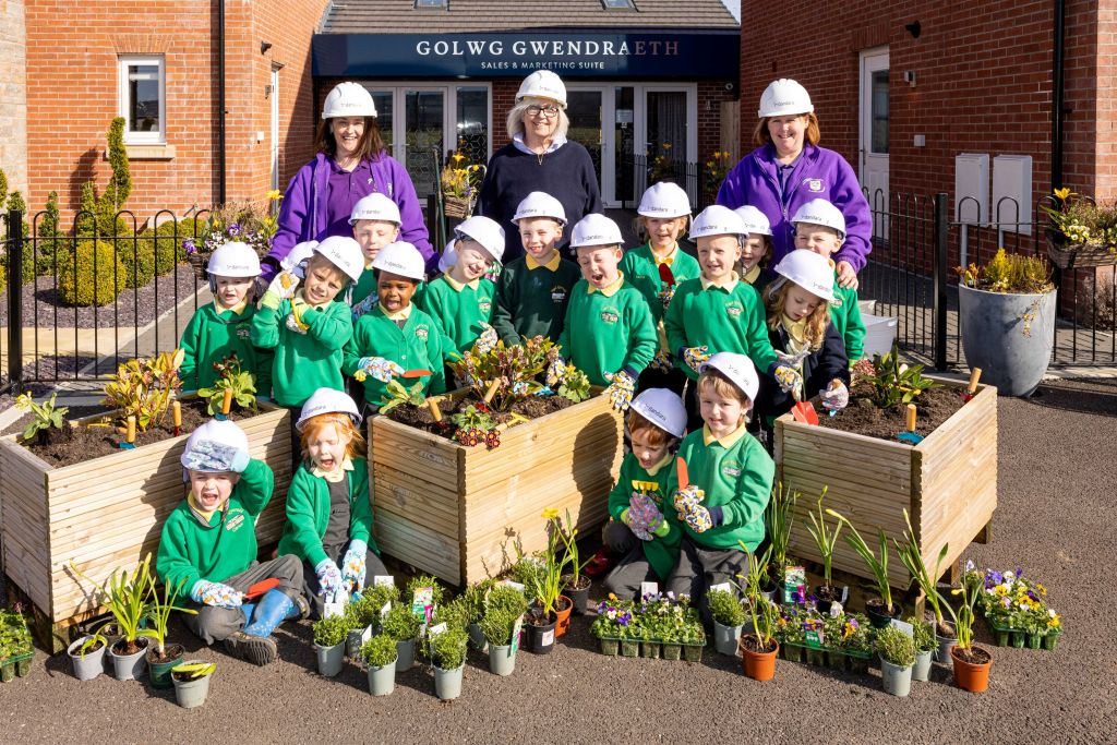 Carway School Planting at Golwg Gwendraeth 1