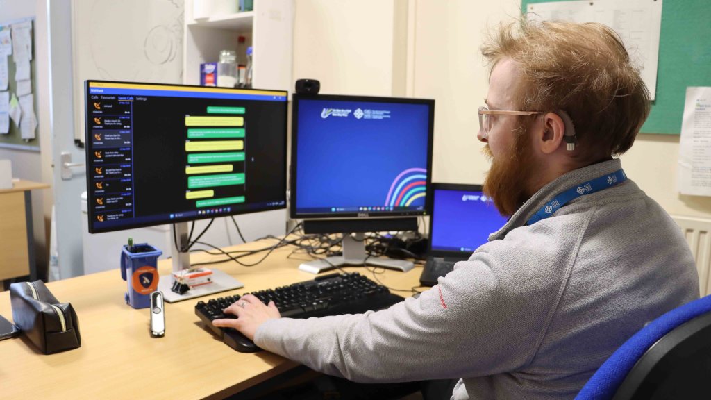 Aeron uses the Relay UK app for phone calls which turns speech into text.
