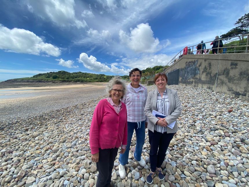 Sarah Samuel Gower Society (in pink), Tonia Antoniazzi MP and Dr Ruth Godfrey (Associate Professor in LCMS at Swansea University) pictured on Langland beach.