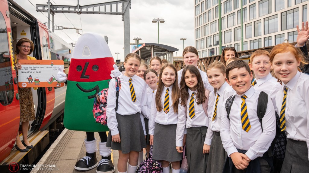First Minister with Mistar Urdd and the newly named train