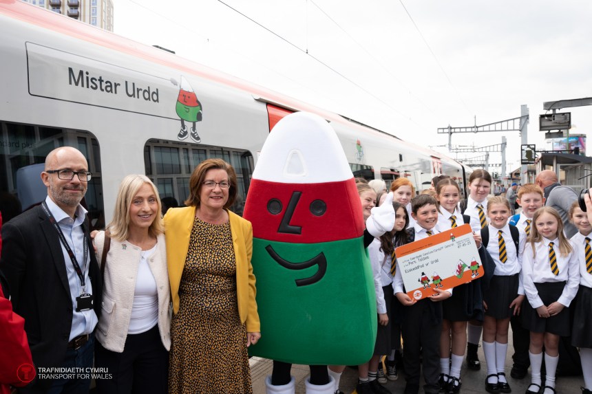 First Minister with Mistar Urdd and the newly named train