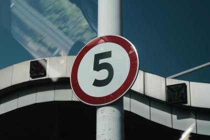 5mph road sign