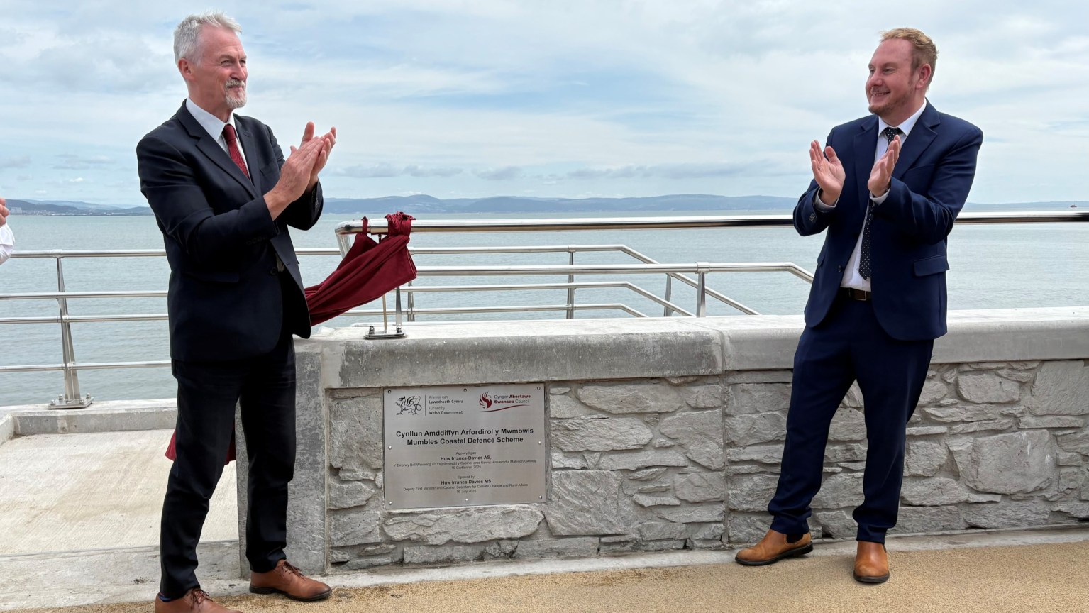 Deputy First Minister Huw Irranca-Davies and Rob Stewart Leader of Swansea Council at Mumbles promenade2_cropped