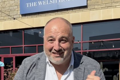 Wynne Evans outside The Welsh House in Carmarthen
