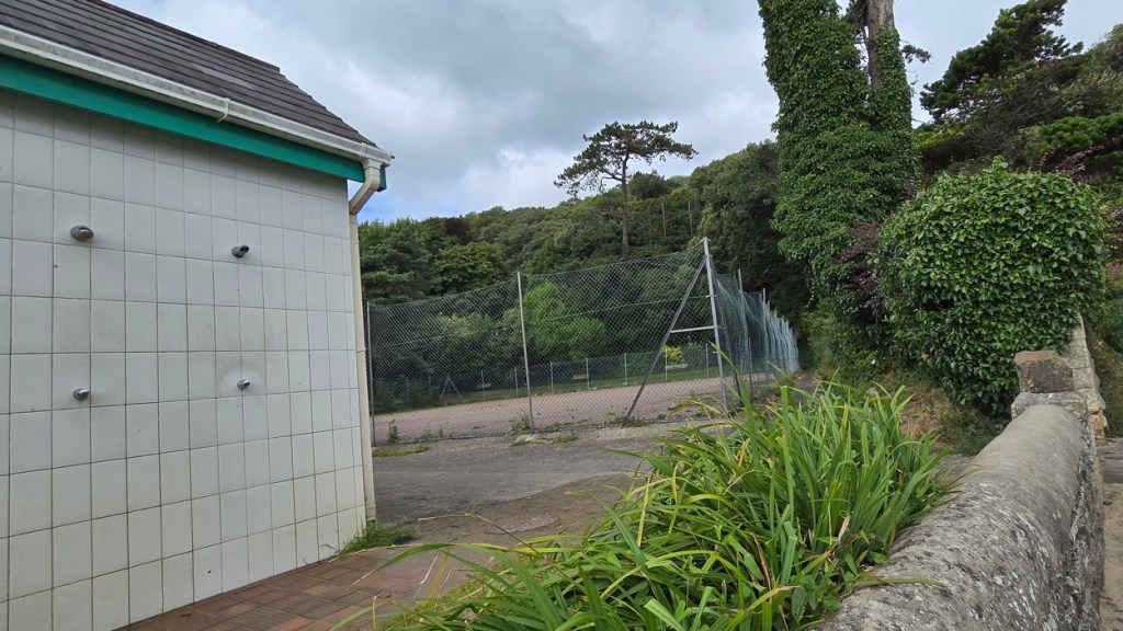 Buildings on the Langland Bay site that may be redeveloped; public toilets and shower facilities will remain