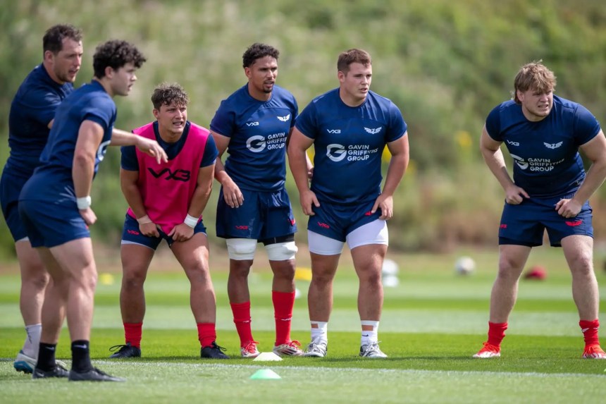Scarlets in training (Image: Scarlets)