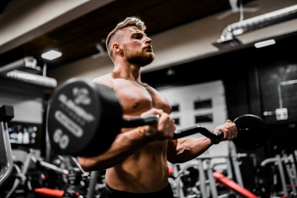 Bodybuilder and online coach @Crowtersix working out at a gym! Instagram: @VisualsByRoyalZ