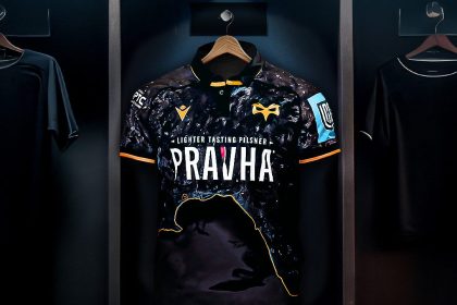 Ospreys shirt with sponsor Pravha
