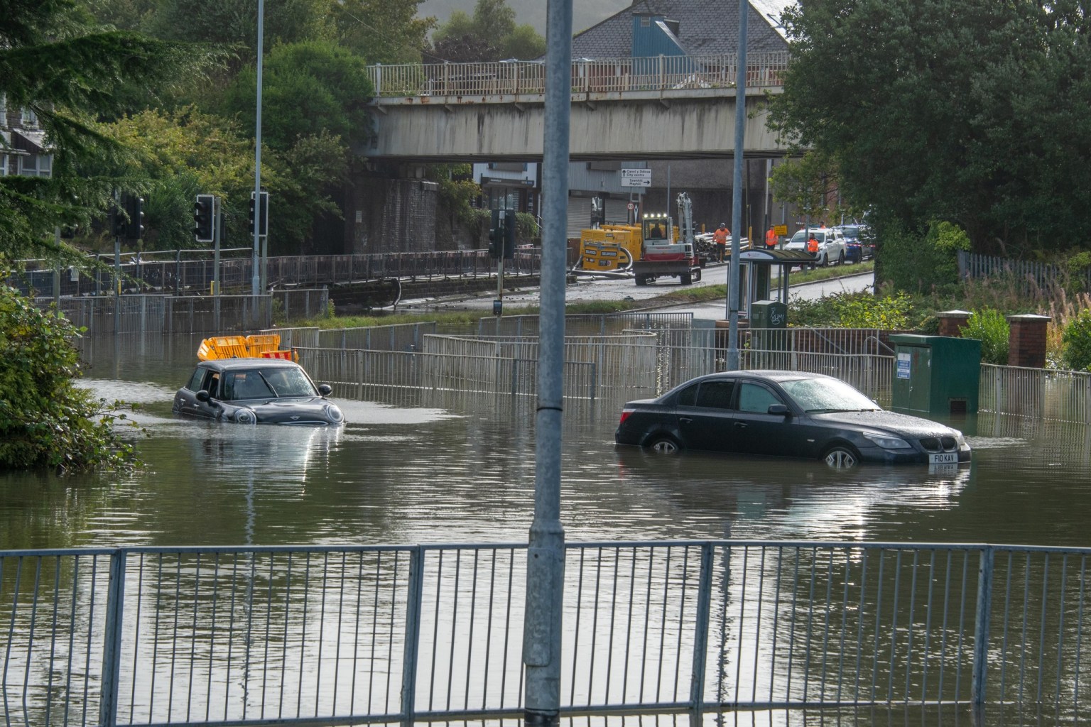 Cwmbwrla Roundabout flooding cleanup (Image: Bryn Morgan)
