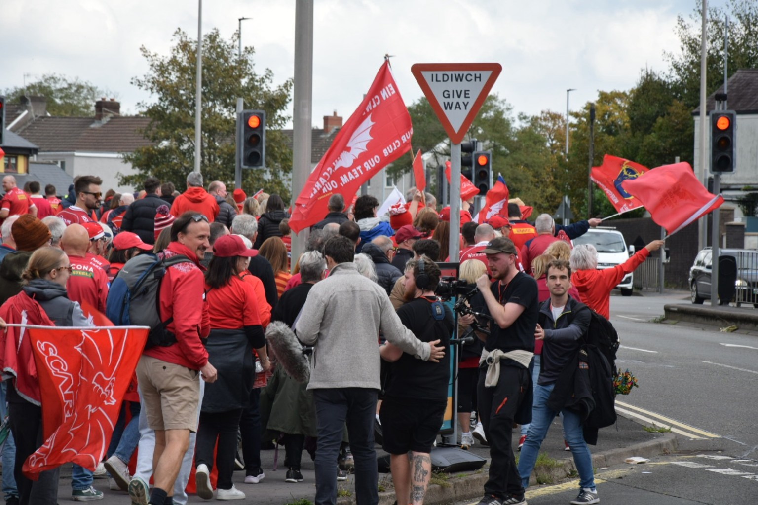 Crowds squeezed onto the narrow pavement