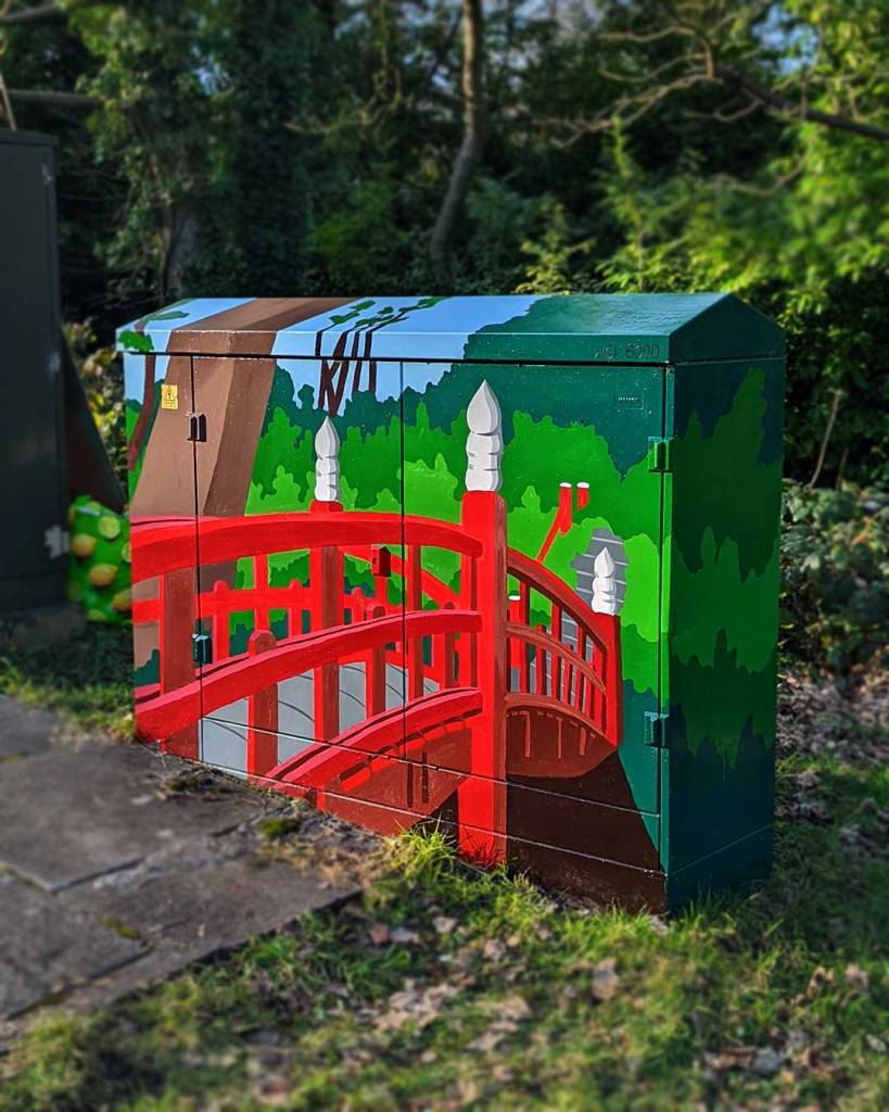 Utility box mural in Clyne depicting the Oriental Bridge at Clyne Gardens, highlighting one of Swansea’s most recognisable landmarks.