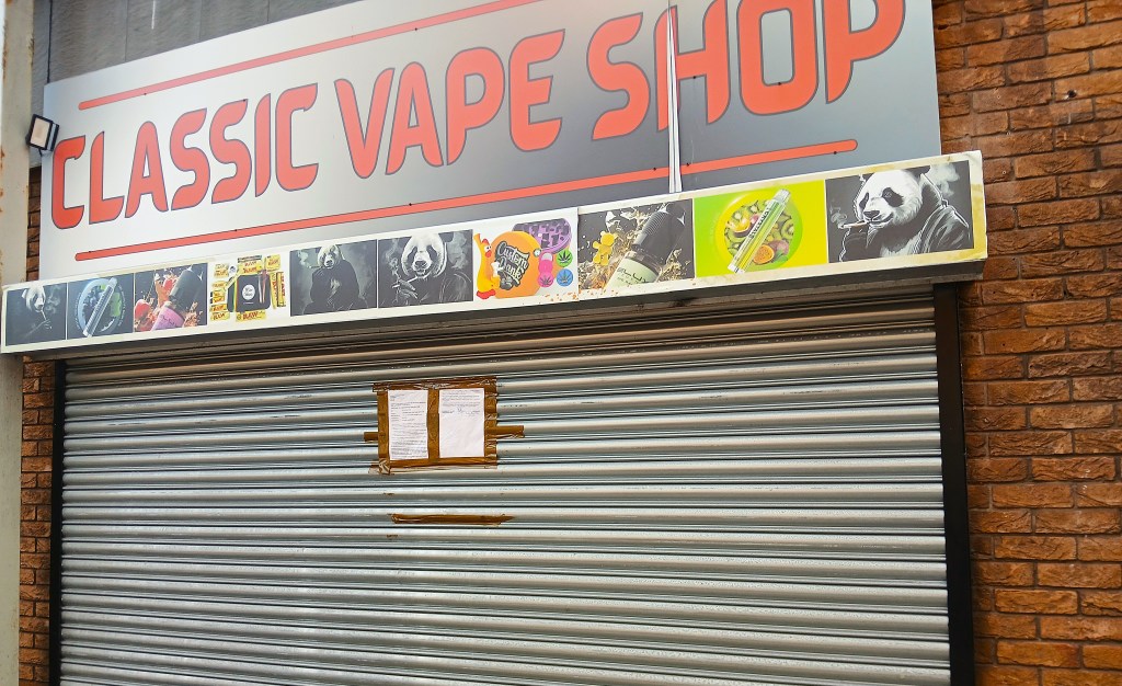 4 Less Co VAPE Smoke Shop Vinyl Banner – 45,7 X 121,9 Cm, Mit Metallösen, Matt