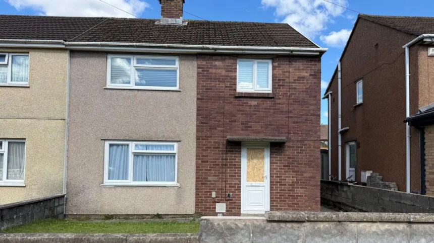 A boarded‑up front door at a house in Pyle where South Wales Police recovered bullets after a reported shooting in September 2025.