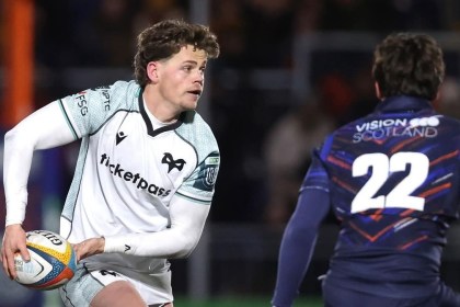 A late try earned the Ospreys a crucial bonus point in the 19-17 defeat to Edinburgh.