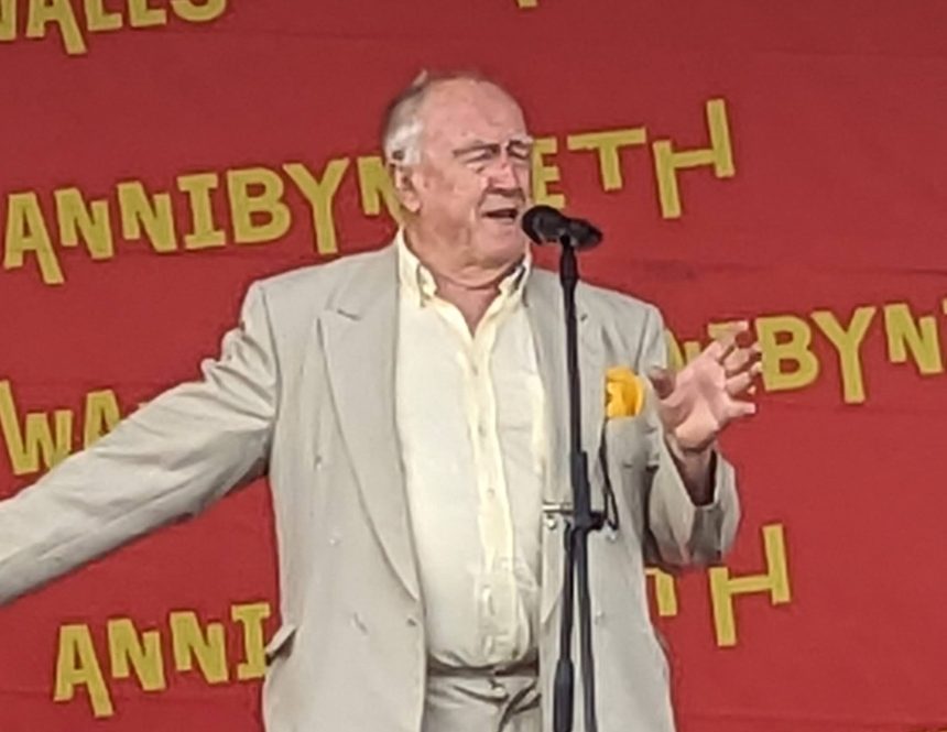 Gwynoro Jones addresses the crowd at the AUOB Independent Wales Rally in Carmarthen.