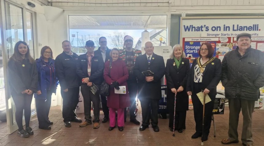 Group of campaigners and elected representatives at Tesco Trostre, Llanelli, supporting Usdaw’s Freedom from Fear campaign.