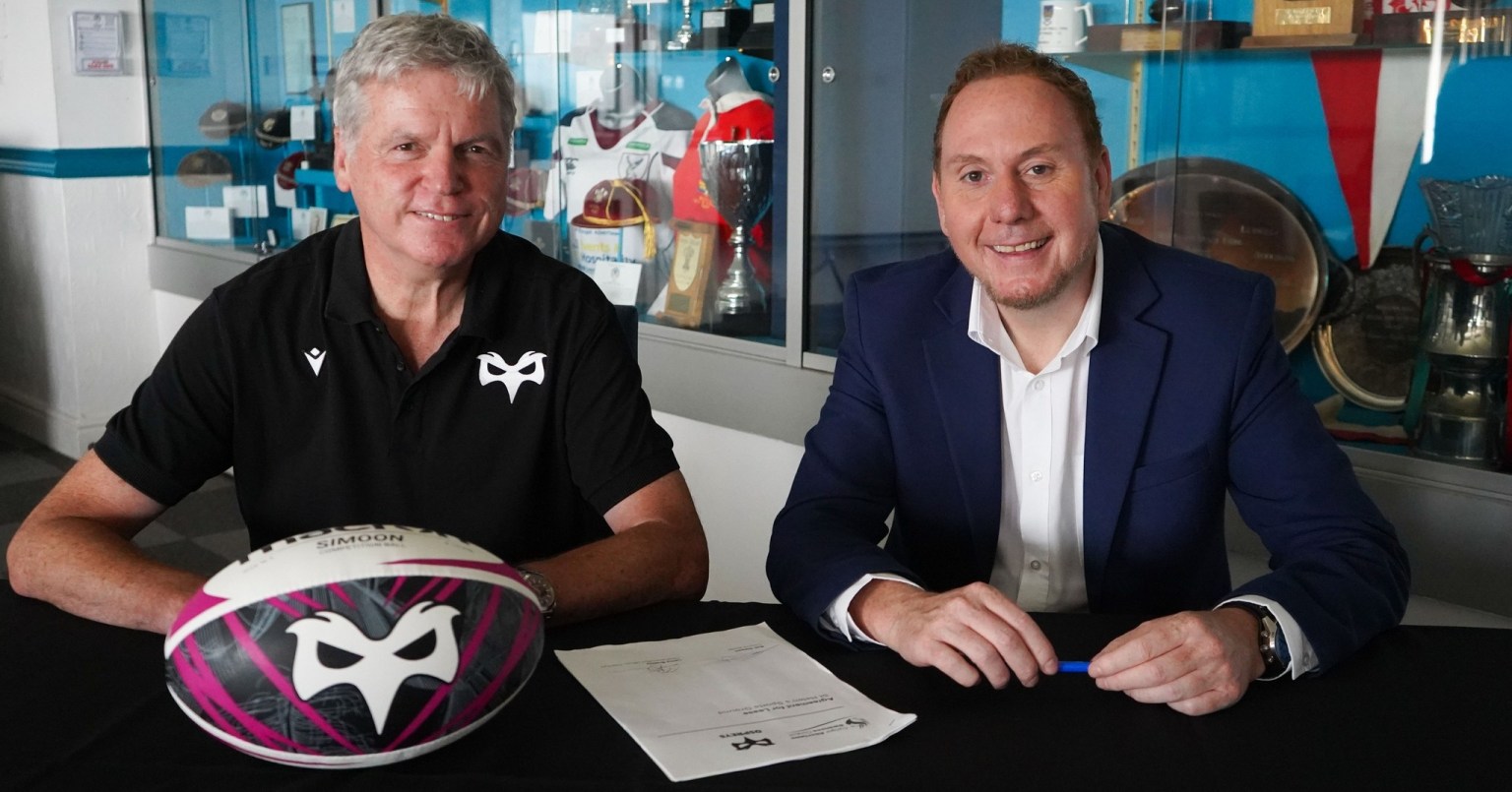 Lance Bradley, Ospreys CEO, and Cllr Rob Stewart at St Helen’s for the lease‑signing agreement relating to the Ospreys’ future in Swansea.