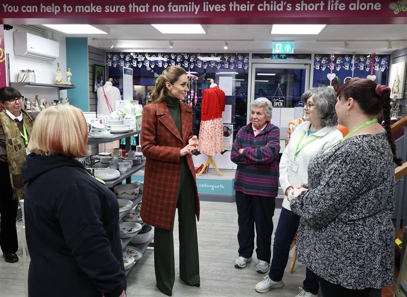 Princess of Wales makes surprise visit to Tŷ Hafan charity shop in Lampeter