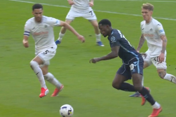 Coventry City beat Swansea City 3-0 at the Swansea.com Stadium to move nine points clear in the EFL Championship