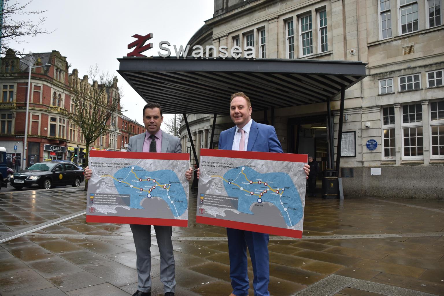 Ken Skates and Rob Stewart unveil plans for the Swansea Bay Metro at Swansea railway station.