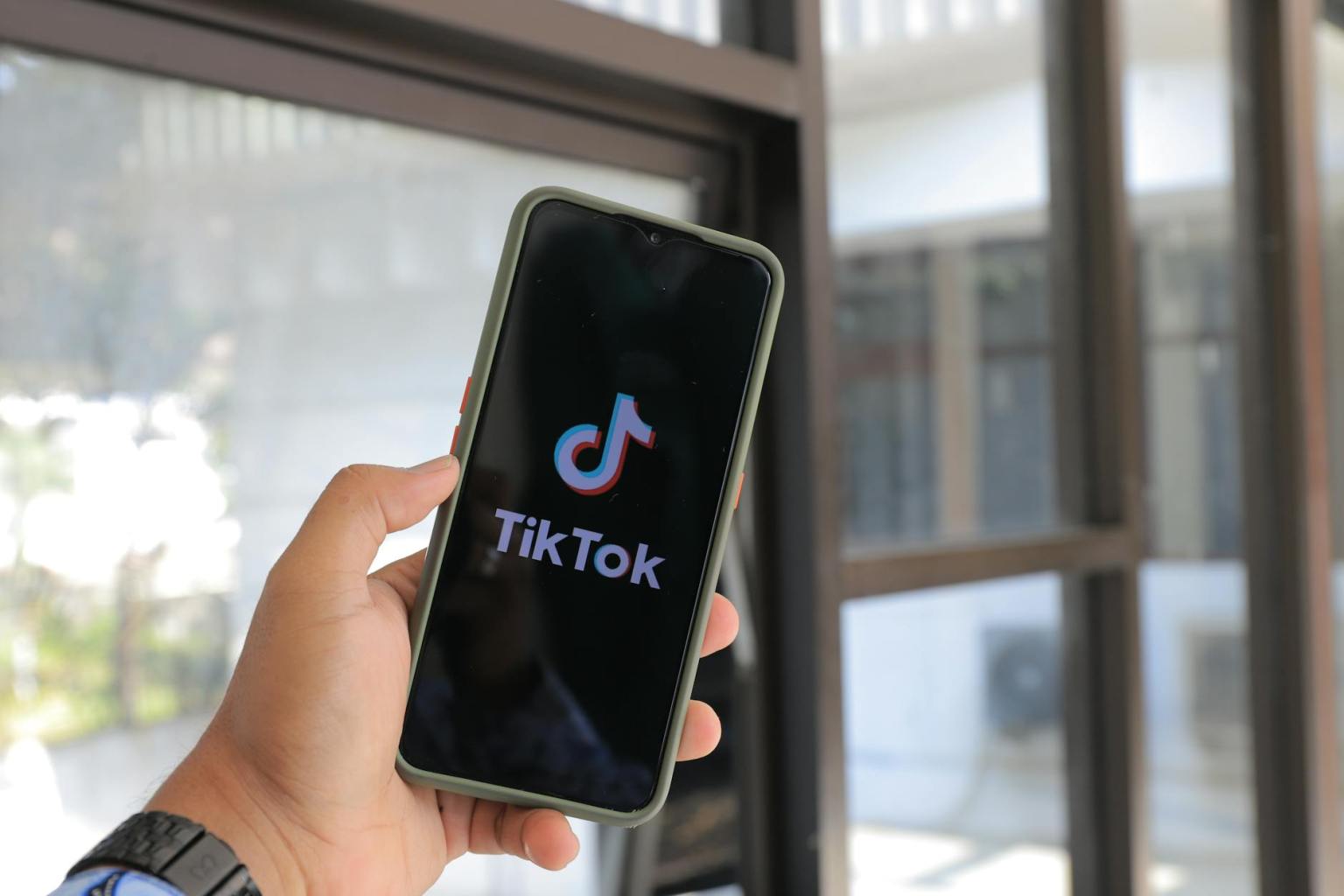 a person holding a cellphone