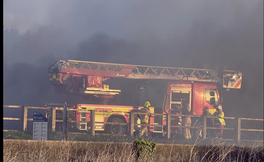 PORT TALBOT: Huge industrial fire sends black smoke billowing over town ...
