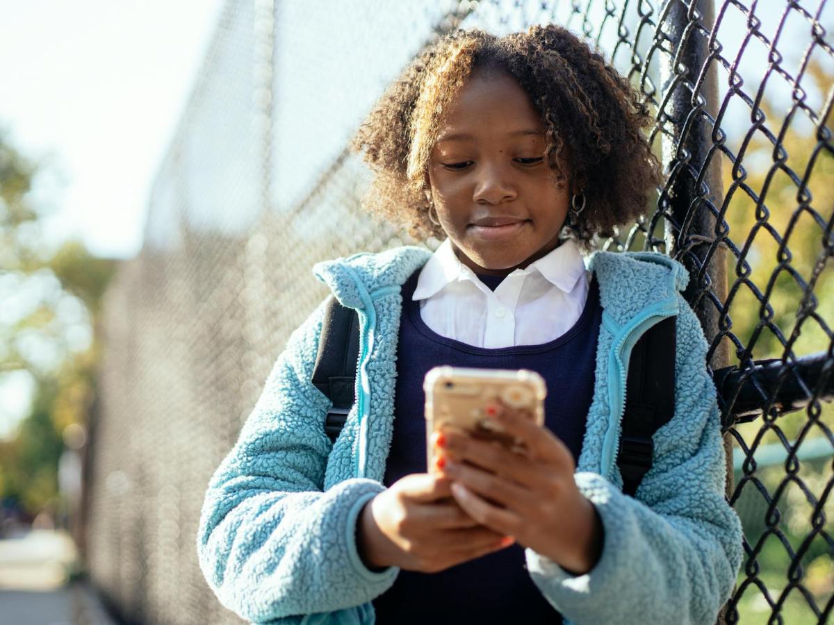 MOBILE PHONES: Welsh Government to crack down on classroom phone use as 8 in 10 school staff back tougher rules