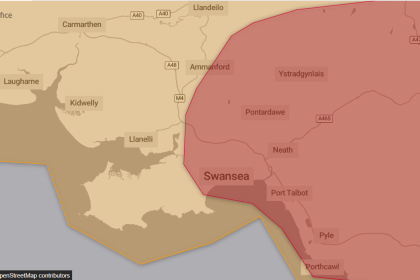 A Met Office map showing the red extreme heat warning boundary running through Swansea, Neath and Port Talbot, with Llanelli and Carmarthen in the amber zone.