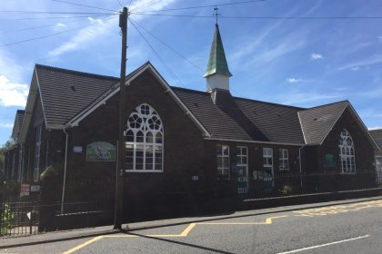 Ynystawe Primary School buildings and grounds seen from the road