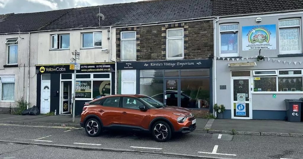 GORSEINON: Banking hub to open at former High Street vintage shop in September