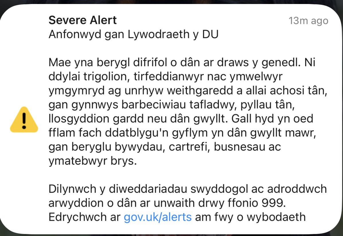 The Welsh-language Severe Alert warning of wildfire risk as it appeared on phones