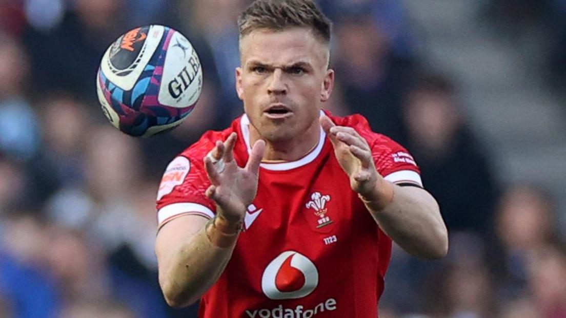 Scarlets fly-half Gareth Anscombe