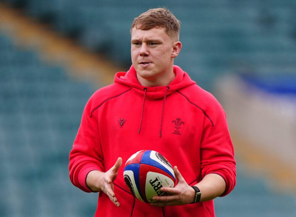 Scarlets and Wales fly-half Sam Costelow