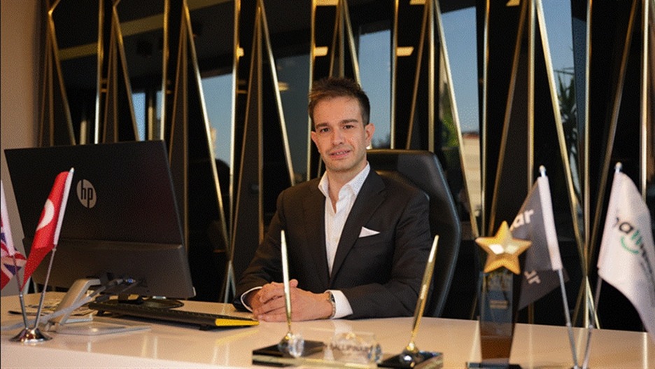 Rıdvan Ballıpınar seated at a desk at Ballıpınar Dental Clinic