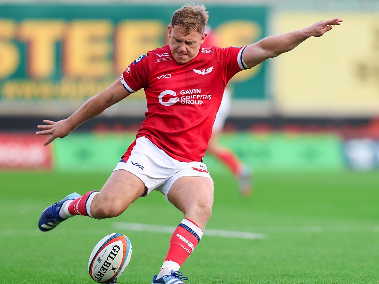 SCARLETS: Costelow’s late penalty sinks Pivac’s Benetton as Scarlets come from 14 down for first URC win