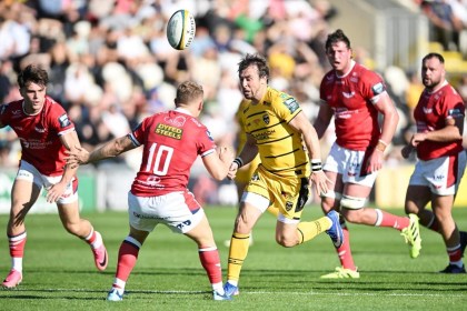Scarlets and Dragons players in action during the URC derby at Rodney Parade