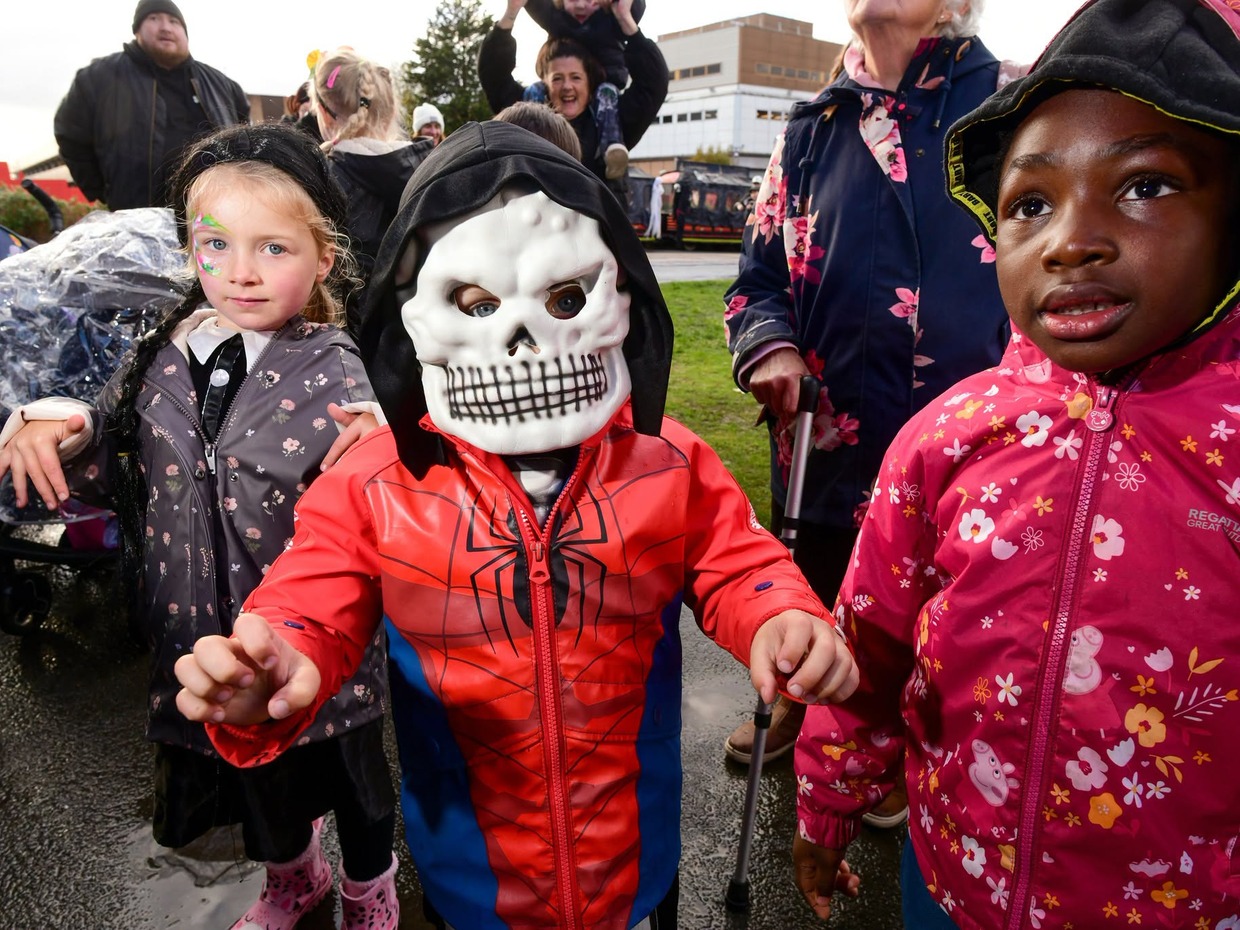 SWANSEA: Mariachi bands and fire performers as free Spooks in the City goes Day of the Dead